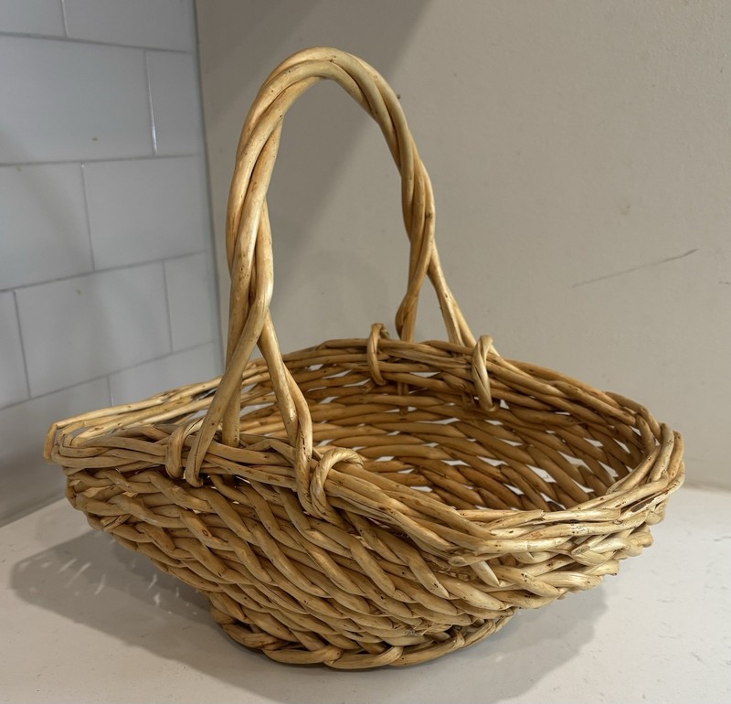 Vintage Wicker Basket w/Twisted Handle Farmhouse Cottagecore Gathering Natural