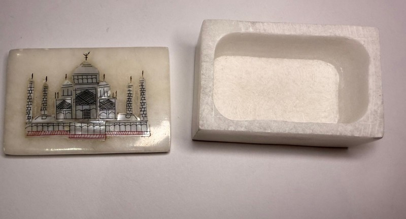 Marble Jewelry box with The Taj Mahal on the lid. Made in India
