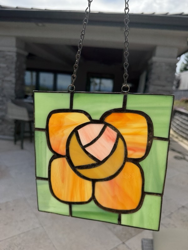 VINTAGE STAINED GLASS ARTS/CRAFTS STYLIZED FLOWER HANGING SUNCATCHER 7.5 X 7 5/8