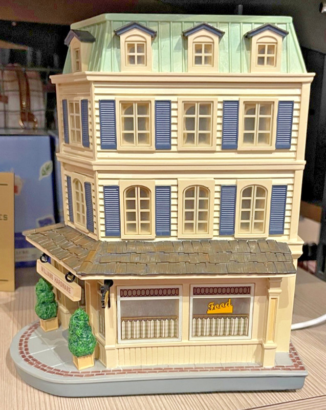 Warner Bros Studios Tour Hollywood department 56 Luke’s diner figurine New