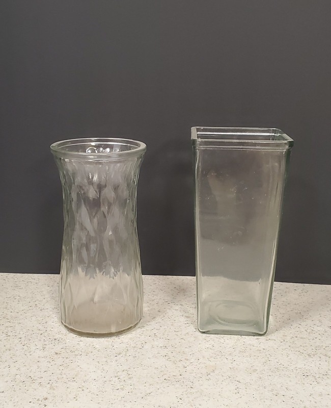 2 Glass Flower Vases Solid/Plain Freestanding – season necessity! (BX57)