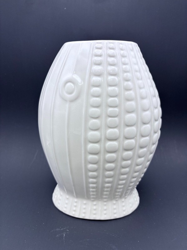 Target Threshold Fish Vase; White, 2017, 9″ Tall, Excellent, Nautical, Beach