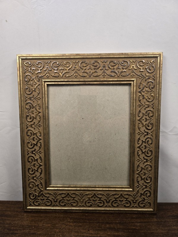 Ornate Wood Wall Hanging Picture Frame W/ Glass Gallery Picture Size 8 X 10″