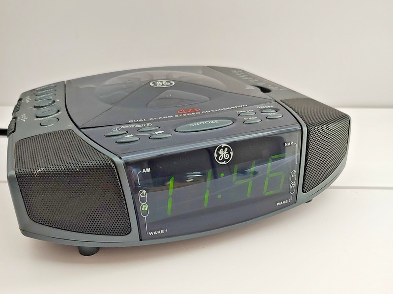 Vintage 2002 GE Dual Alarm Stereo CD Clock GE 7-4897A AM FM Radio Tested Working