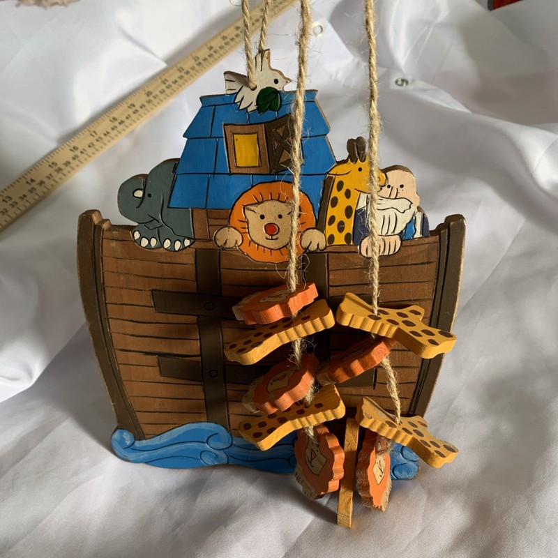 Wooden Tic Tac Toe Noah’s Ark Hanging Board 10 Animal Pieces Painted VTG