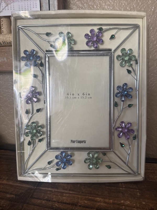 Pier 1 Photo Frame 4 In X 6 In Cadre Style Fleur Open Metal W/Crytal Flowers