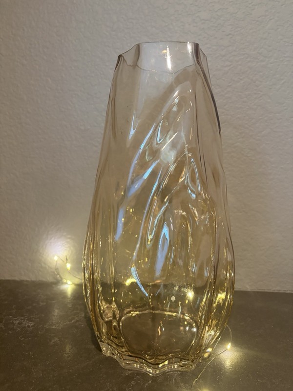 Renwil Tawny 7″ Mouth Blown Glass Vase – Beige Stunning