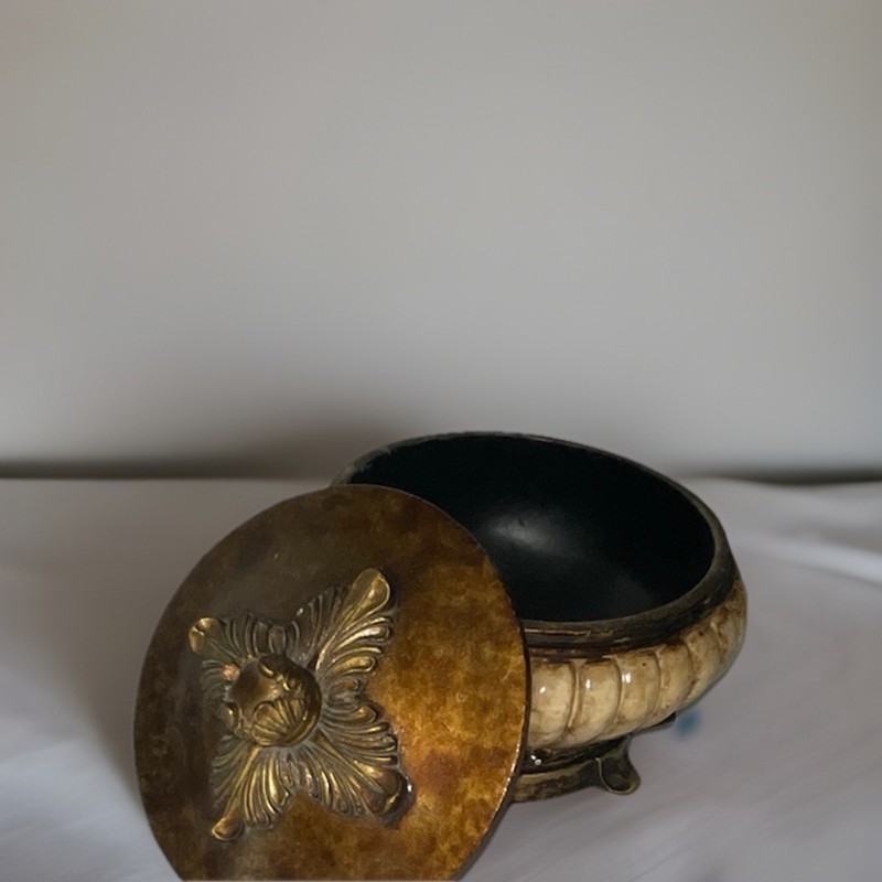Vintage Alabaster Style Trinket Box w/ Lid Gold Tone Ornate Footed 5” gallery