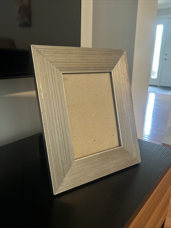 Metal Silver Lined Picture Frame for 5×7 In Pictures Free Standing